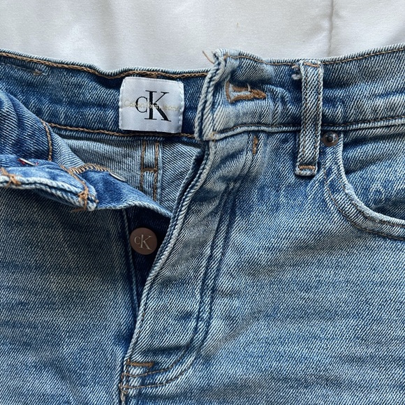 Calvin Klein - Picture 2 of 4